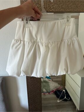 SHEIN White Bubble Skater Mini Skirt